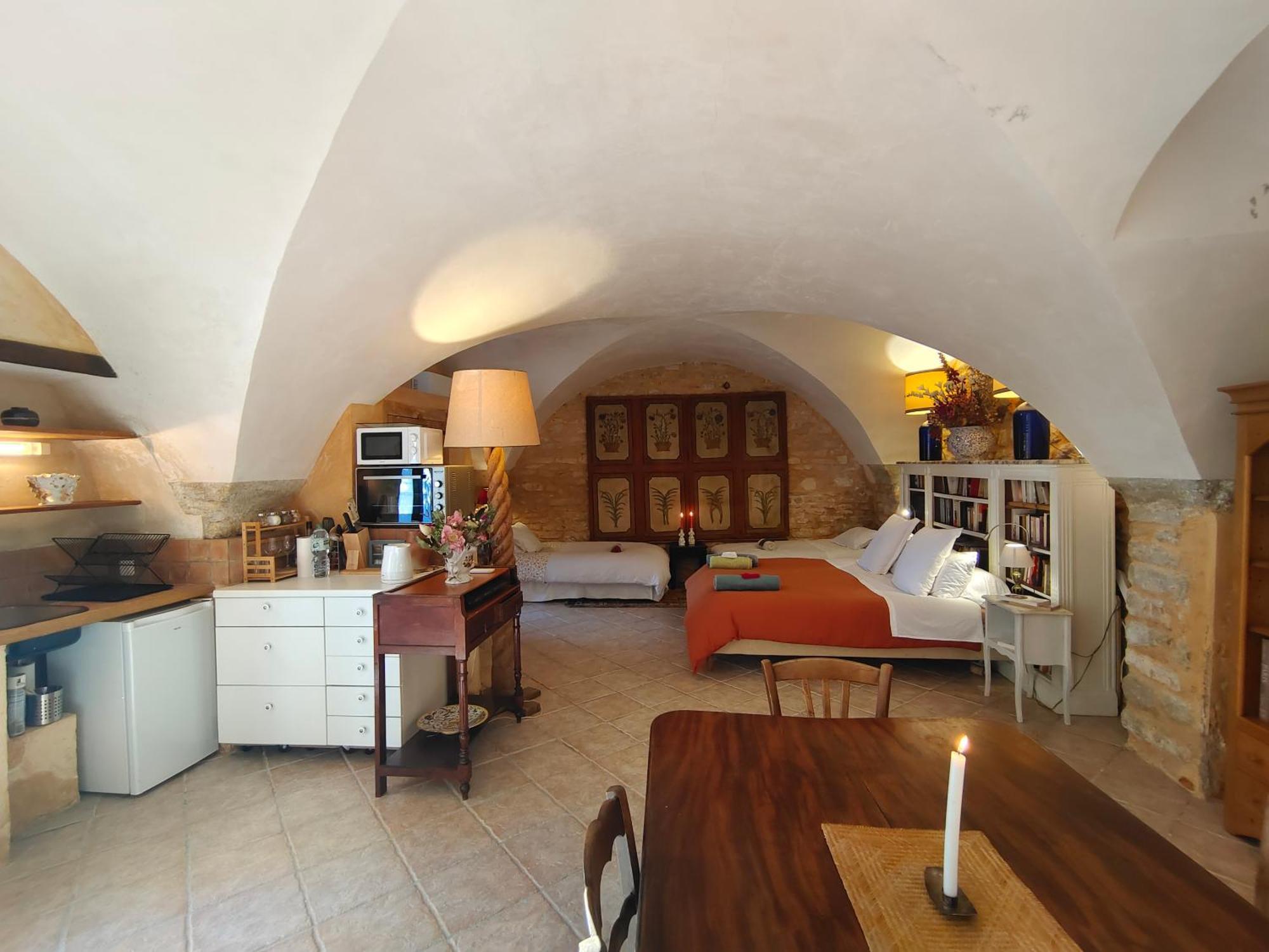 Rue Du Chateau A Cabrieres D'Avignon Panzió Kültér fotó